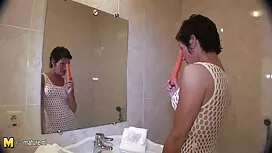فتاة في الزهر دفع ال ...