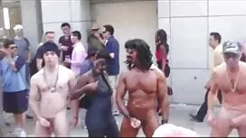 الرجل يعلم الفتيات ا ...