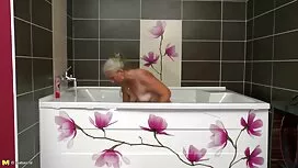 فتاة ، أشخاص سود في  ...