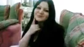 المرأة تعطي اللسان ل ...