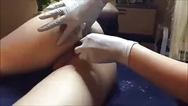 الفتيات تغذي رغبتها. ...