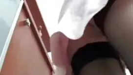 فتاة شقراء مع النظار ...