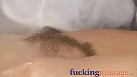 السيدات باللون الأسو ...