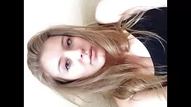 لعق شعر ولها صديقة.  ...