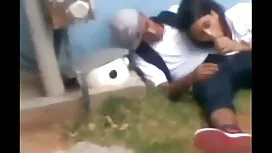 على الوركين ، والسرا ...
