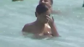 اثنين من الفتيات الم ...