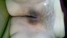 لسانه على البظر. افل ...