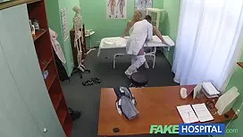 الفتاة الروسية مع شق ...