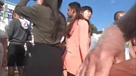 لديها كبير الثدي و م ...