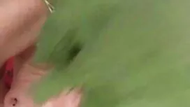 فتاة مع الثدي لطيفة. ...